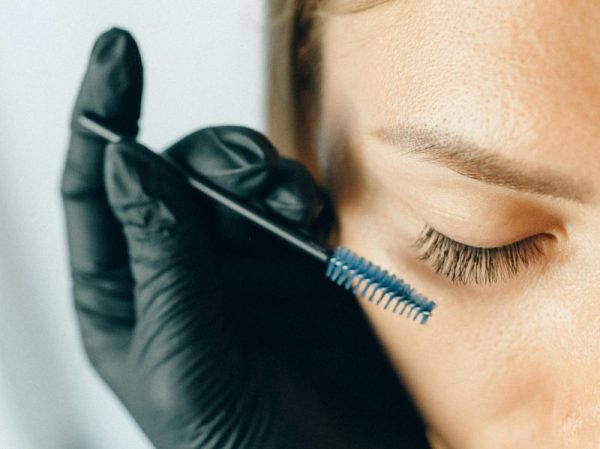 Los Beneficios del Cuidado Profesional de las Pestañas
